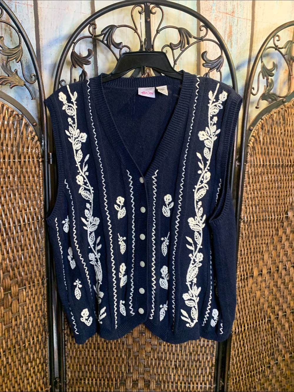 Vintage Embroidered Sweater Vest Size L